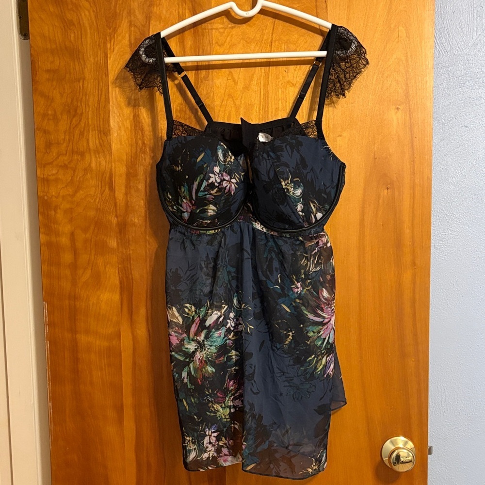 Cacique Womens Nightie Lingerie
Negligee Size 44DDD  Floral Sheer
Padded.